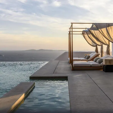 A Luxurious Retreat, Primely Located With Stunning Panoramic View! *