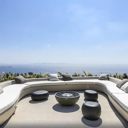 A Luxurious Retreat, Primely Located With Stunning Panoramic View! 別荘