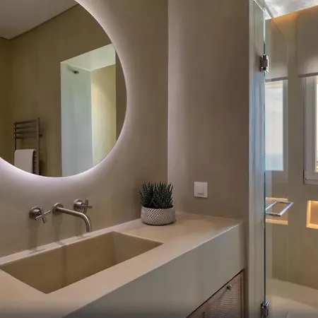 A Luxurious Retreat, Primely Located With Stunning Panoramic View! بيت للعطل تورلوس