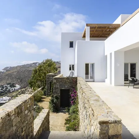 A Luxurious Retreat, Primely Located With Stunning Panoramic View! トゥルロス