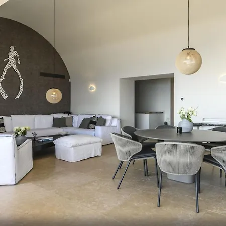 بيت للعطل A Luxurious Retreat, Primely Located With Stunning Panoramic View!
