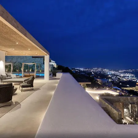 A Luxurious Retreat, Primely Located With Stunning Panoramic View! بيت للعطل *