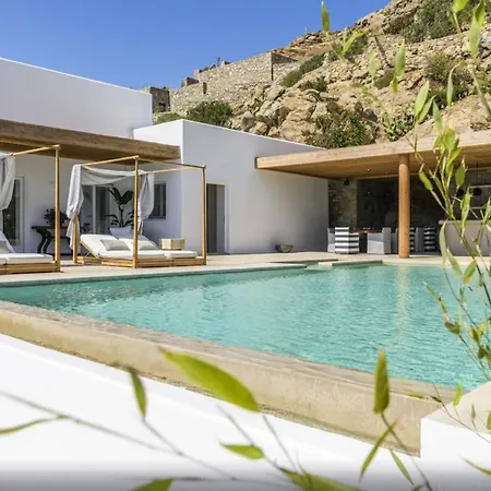 A Luxurious Retreat, Primely Located With Stunning Panoramic View! بيت للعطل *