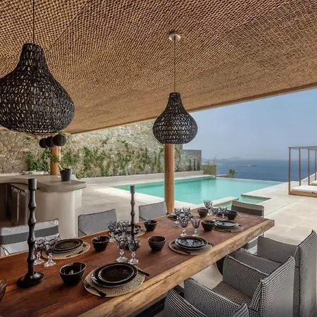 別荘 A Luxurious Retreat, Primely Located With Stunning Panoramic View!